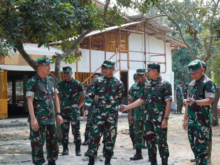 Danrem 063/SGJ dan Waaster Kasad Tinjau Kompi Produksi Ketahanan Pangan Kodim Karawang