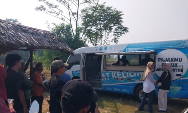 Bayar Pajak Kendaraan Makin Mudah, Samsat Keliling Polresta Karawang Hadir Dekat dengan Warga