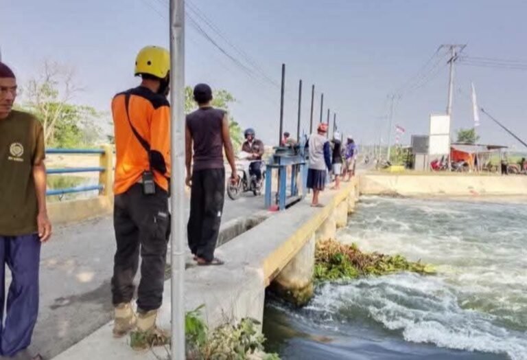 Niat Selamatkan Istri, Pria 44 Tahun Hilang Terseret Arus Irigasi KW 9 Karawang