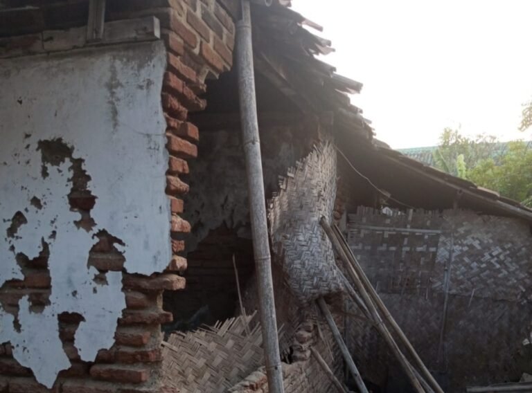 Miris! Rumah Mak Arsih, Lansia 69 Tahun di Rengasdengklok, Terancam Roboh
