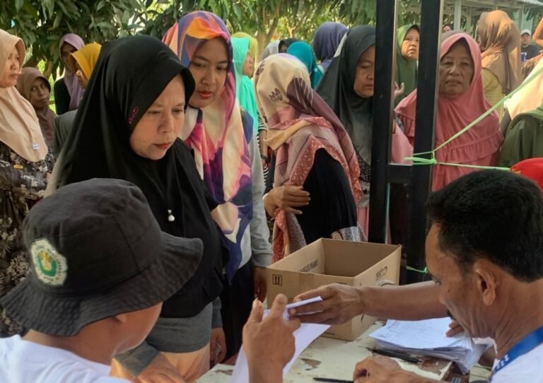 30 Ton Beras Disalurkan di Desa Pajaten, 1.273 KPM Terima Bantuan