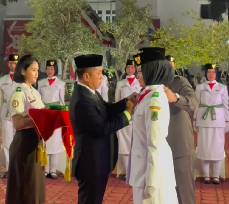 Bupati Aep Kukuhkan 50 Paskibraka Karawang 2026, Tekankan Tanggung Jawab dan Jaga Nama Baik   