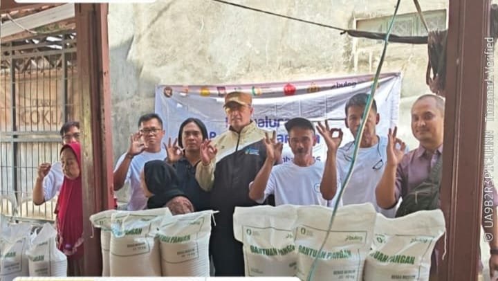 Penyaluran Bantuan Pangan di Kertaraharja Karawang, 1.352 KPM Terima 30 Kg Beras