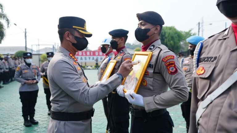Polresta Karawang Bersih-Bersih, Dua Personel Diberhentikan Tidak dengan Hormat