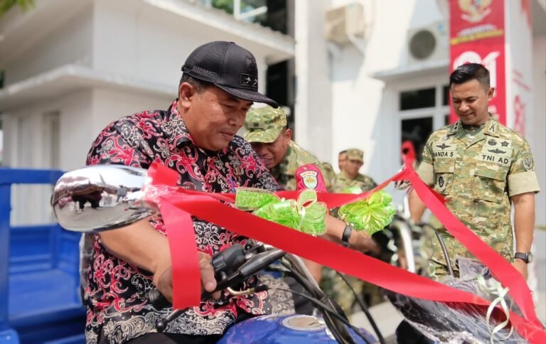 Kodim 0604/Karawang Serahkan Kendaraan Operasional untuk Dukung Pelayanan Masyarakat di Tiga Kecamatan   
