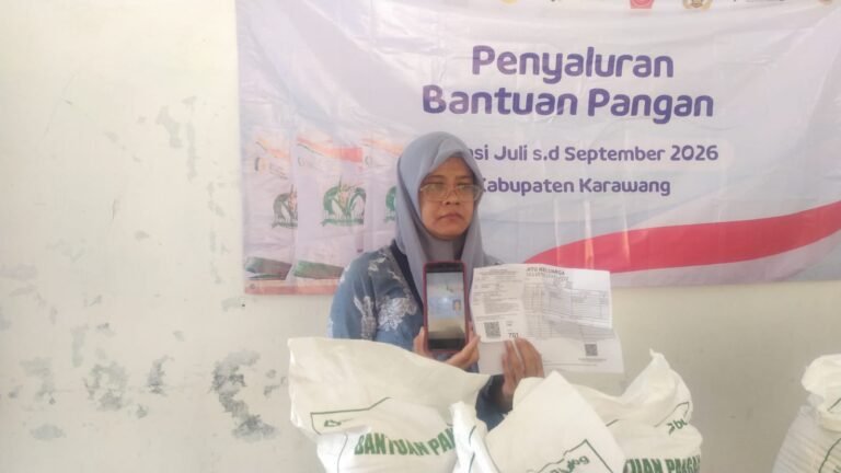 Bahu-Membahu Salurkan Bantuan, 1.615 KPM Tambaksari Terima 30 Kg Beras