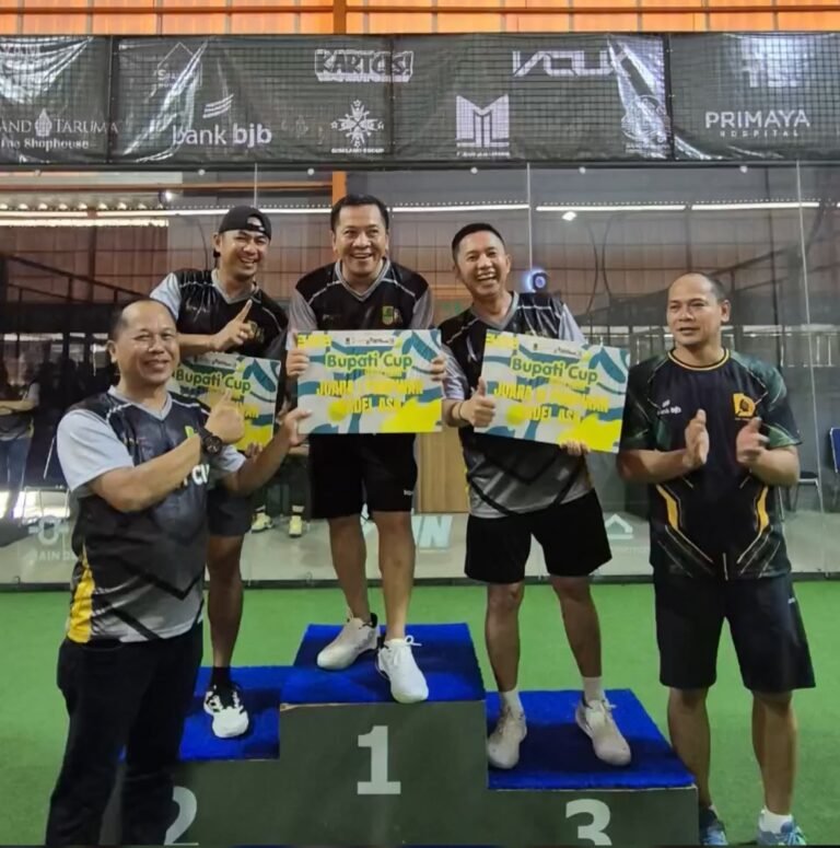 Bupati Karawang Buka dan Ikuti Langsung Turnamen Padel Bupati Cup Porpemkab 2026   