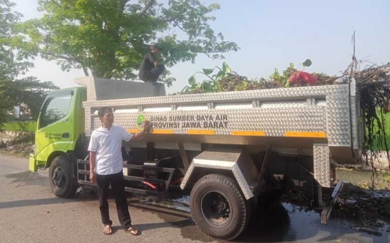 Irigasi Kedungjaya Dipenuhi Sampah, Dedi Mulyadi Langsung Turunkan Alat Berat