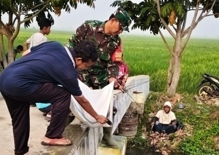 Mancing Gratis 12 Kwintal Lele Meriahkan HUT Karawang ke-393, Warga Pajaten Tumpah Ruah