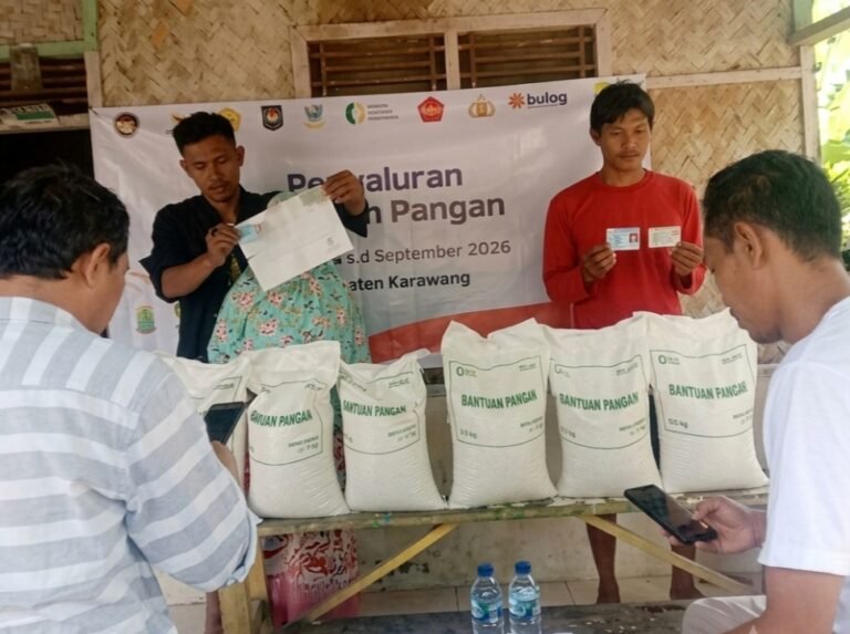 Desa Kutamakmur Salurkan Bantuan Pangan, 653 KPM Terima 19,59 Ton Beras