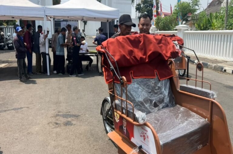 220 Becak Listrik Segera Dibagikan untuk Pengayuh Becak Lansia di Karawang