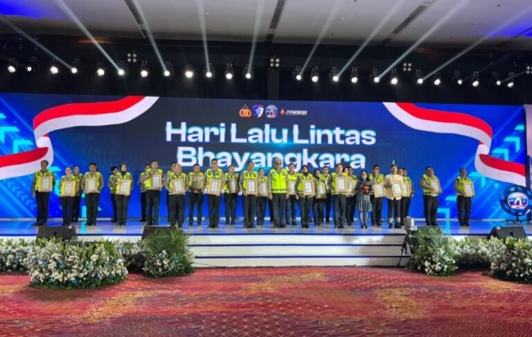 Aktif Edukasi Lewat Media Sosial, Anggota Polresta Karawang Raih Penghargaan Kapolri